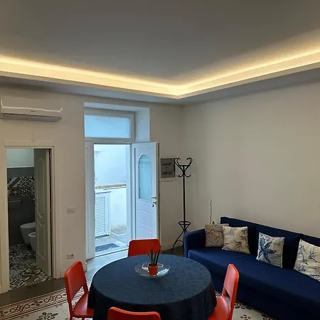 Casa vacanze Un Passo Dal Porto Di Casa Leva *