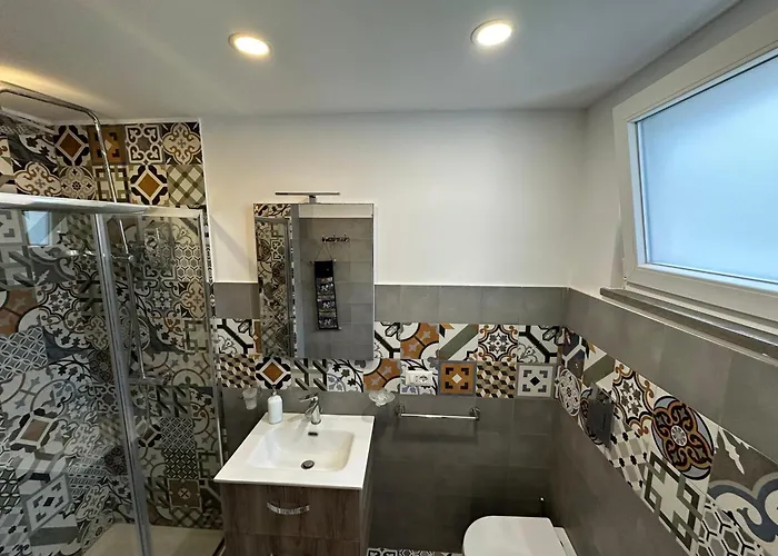 Un Passo Dal Porto Di Casa Leva *