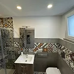 Un Passo Dal Porto Di Casa Leva *