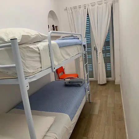 Un Passo Dal Porto Di Casa Leva Κάπρι